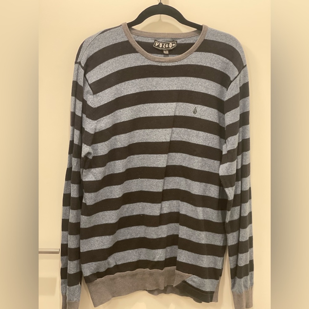 Bundle 2 Men’s Volcom crewnecks